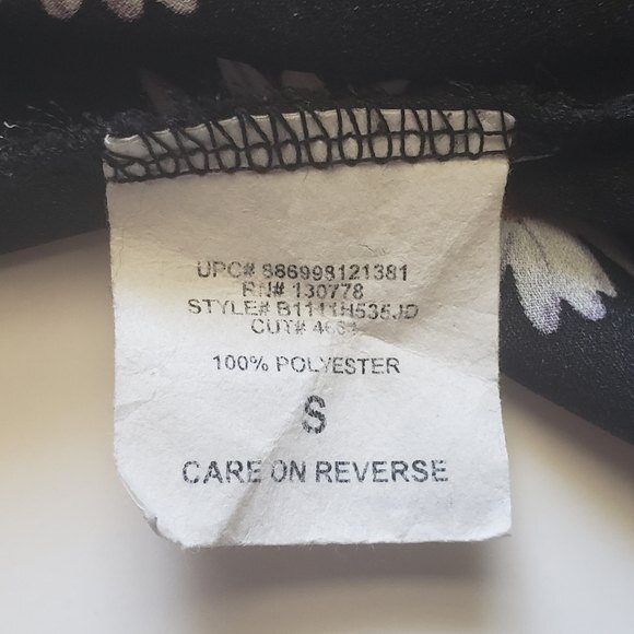 About a Girl Cold Shoulder Black Daisy Top - S - Picture 9 of 10